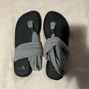 Sanuk yoga sandals